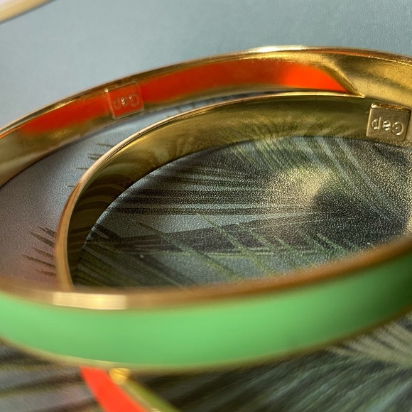SUMMER TIME IMPORTED GAP AQUA CORAL BANGLES - Picture 2 of 3